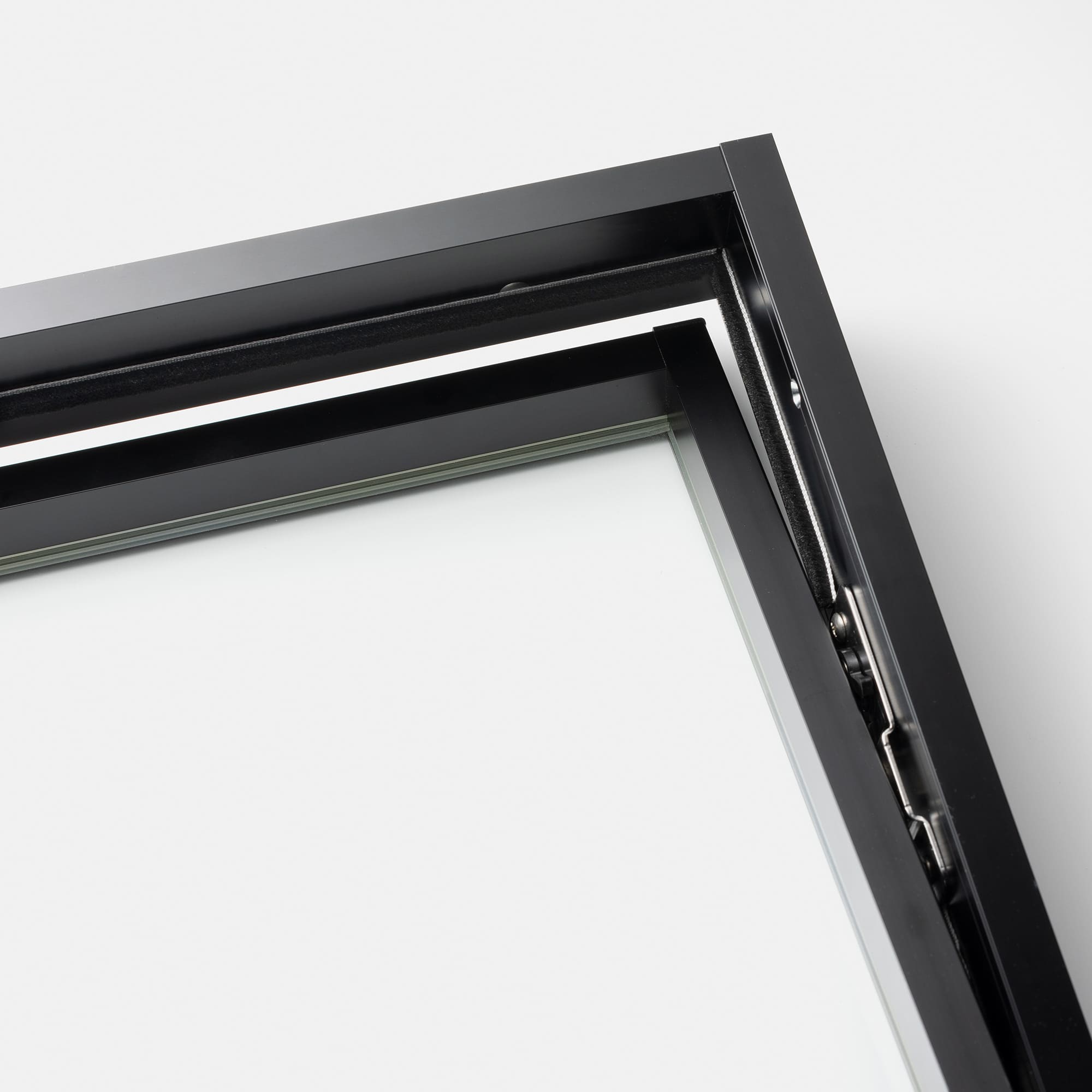 室内アルミサッシ 回転窓＋回転窓 ブラック 樹脂パネル DW-DR013-22-G201 窓と枠の隙間が気になる場合はモヘヤの取り付けをおすすめします