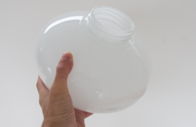 ミルクガラス照明 ホワイト 楕円 LT-BR005-06-G141 手のひら大くらいのサイズで一番ぽってりとしたかたち