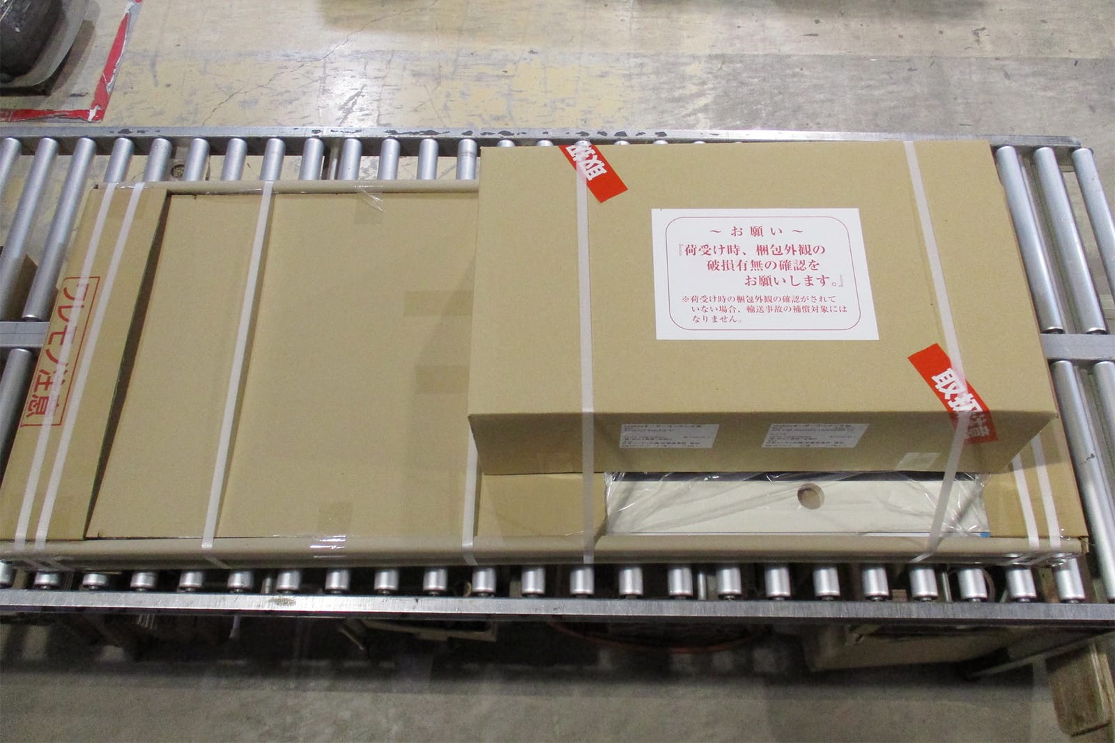 オーダーキッチン天板 コンロ＆角丸400シンク KB-KC012-01-G183 お届け時の梱包状態（シンクありの場合）。サイズや仕様によって異なる場合があります