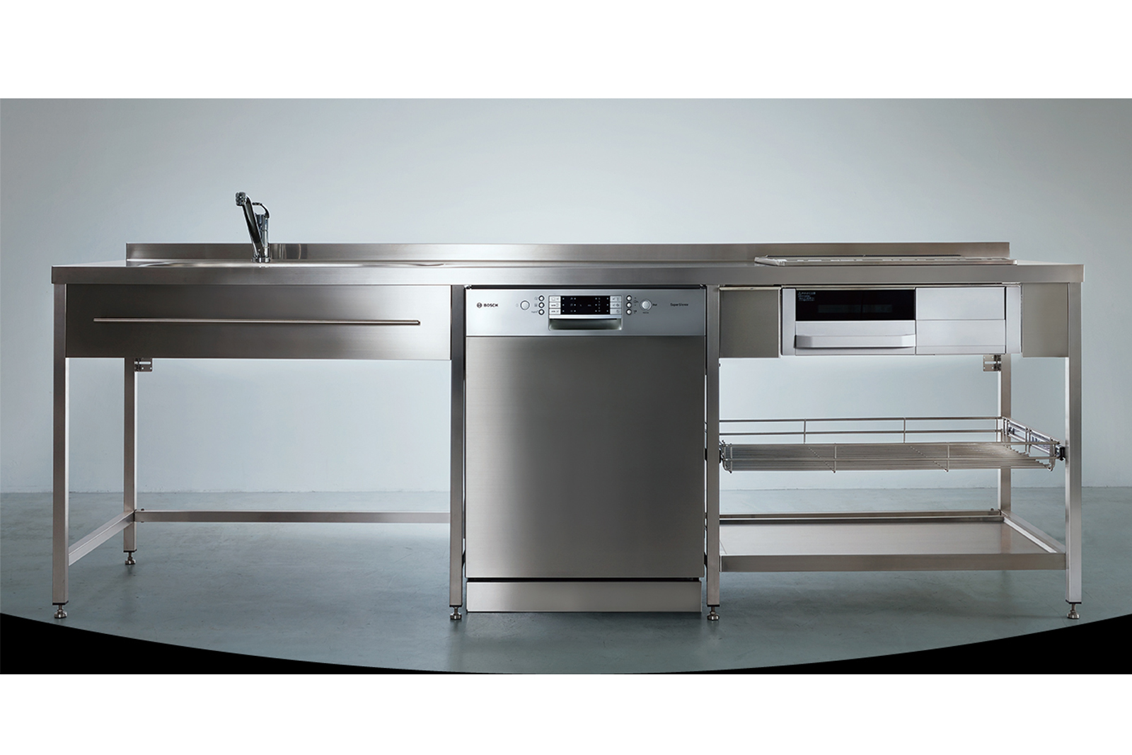 ステンレスフレームキッチン W2100×D650 KB-KC005-01-G078 中央はオプションのフロントオープン食洗機 W600（W2100・W2250・W2400はW450の食洗機のみ設置可能）※タオルバーは旧仕様のW800、現行はW490
