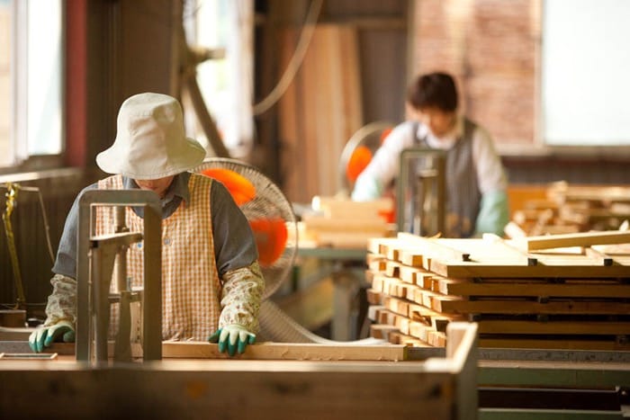 製材工程で発生する端材を利用しています。