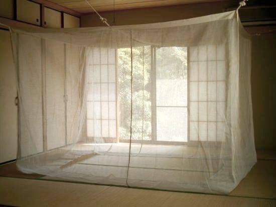 <p>日本の夏の風物詩、蚊帳。</p>
