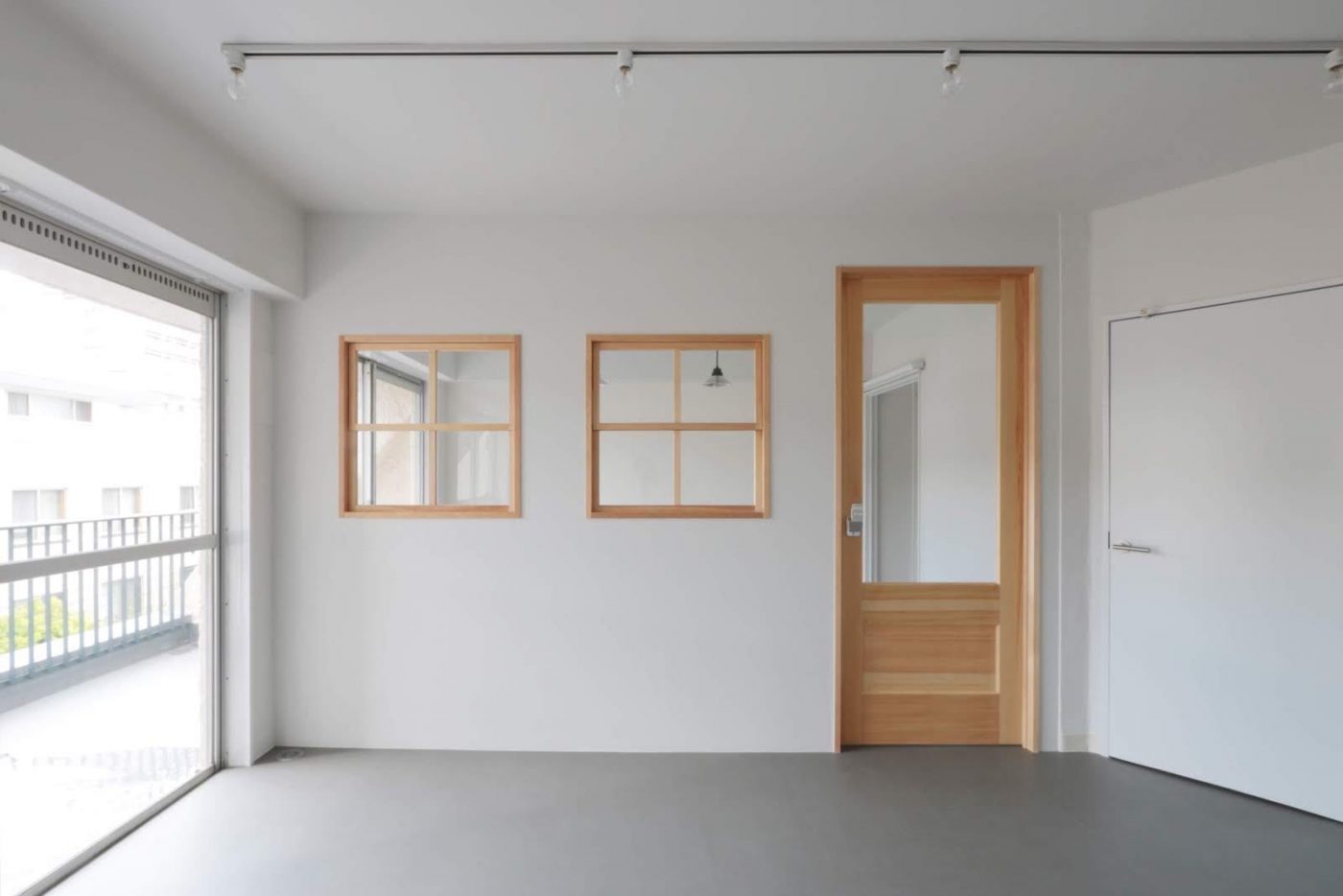 ちゃんと「木」でできた建具の気持ち良さ。（2パネルガラス大 W813）
