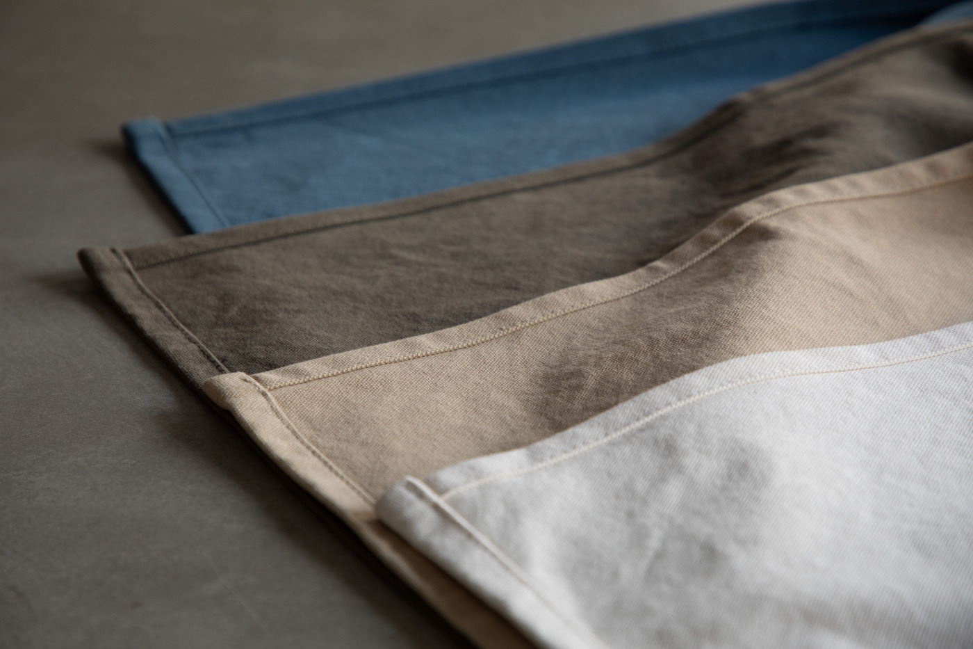 裾の折り返しと耳の幅を合わせて、なるべくシンプルな布になるように。
