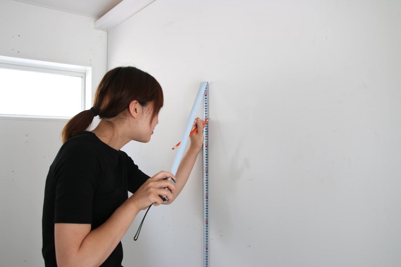 壁に板貼りパネルを貼って塗ってみた！8
