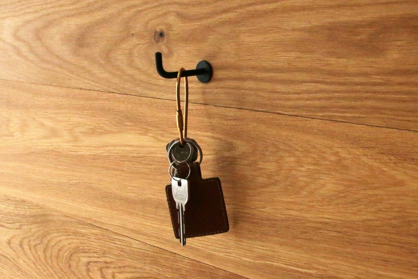 鍵などちょっとしたものをかけるのに便利。
