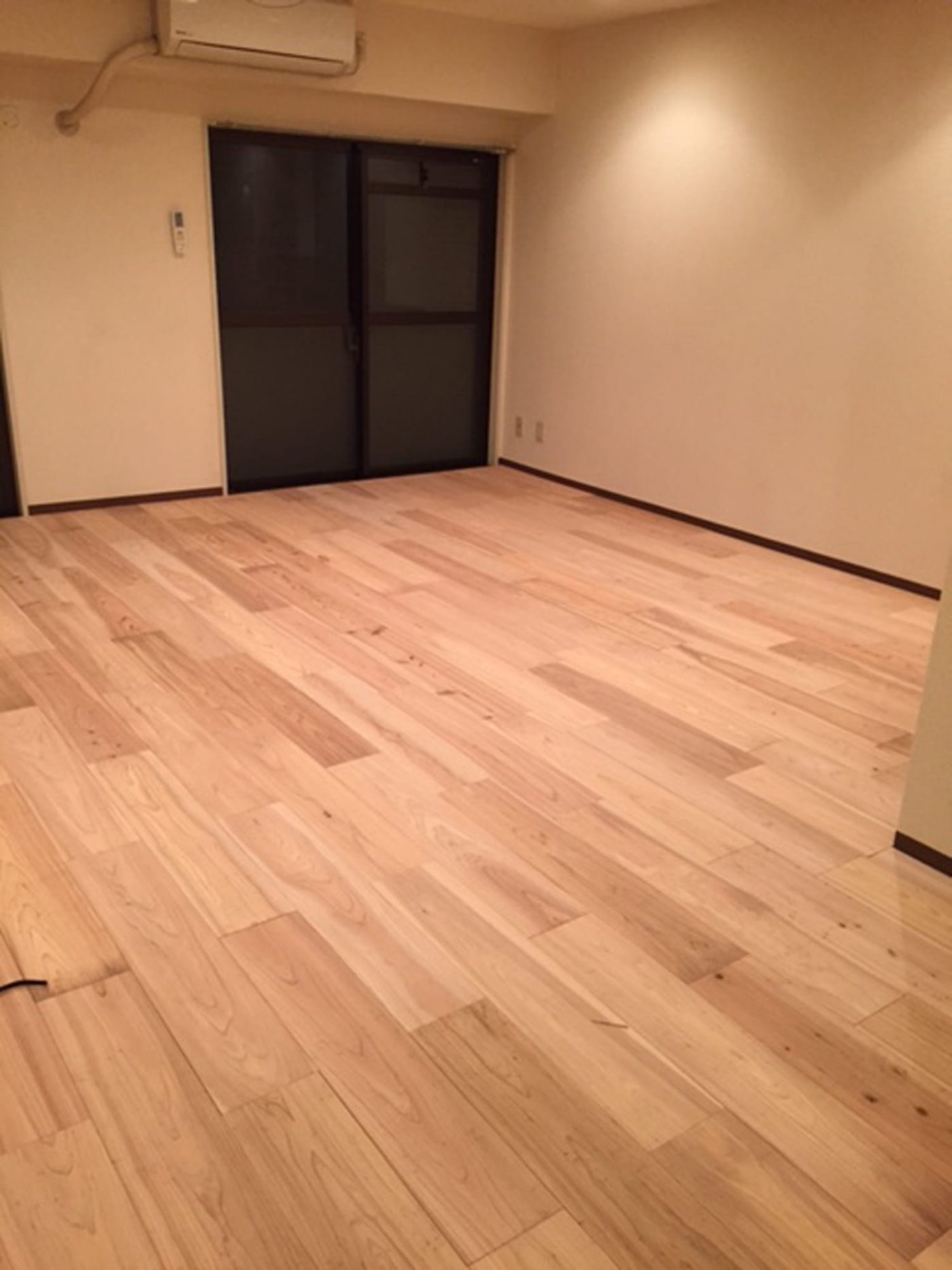 賃貸マンションの床に温かみを3