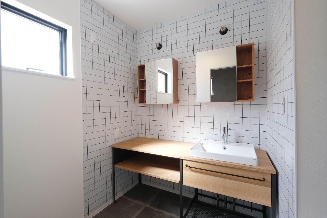 ミラーを2つ使いで忙しい朝の混雑を緩和。（写真提供：株式会社八起）
