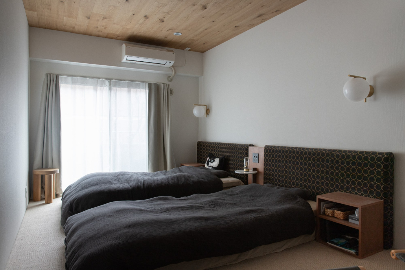 寝室などくつろぎの空間に。ゆったりとした空気感をつくり出してくれます。（ベージュ）
