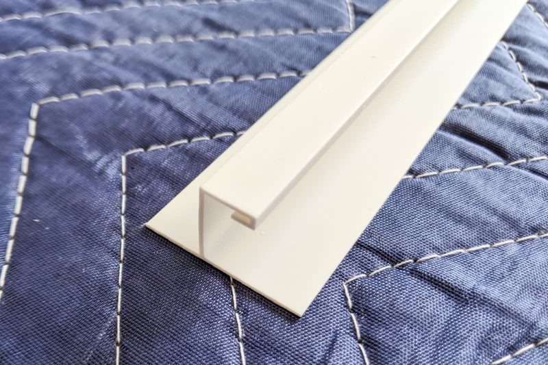 F見切り（プラスチック見切り材）