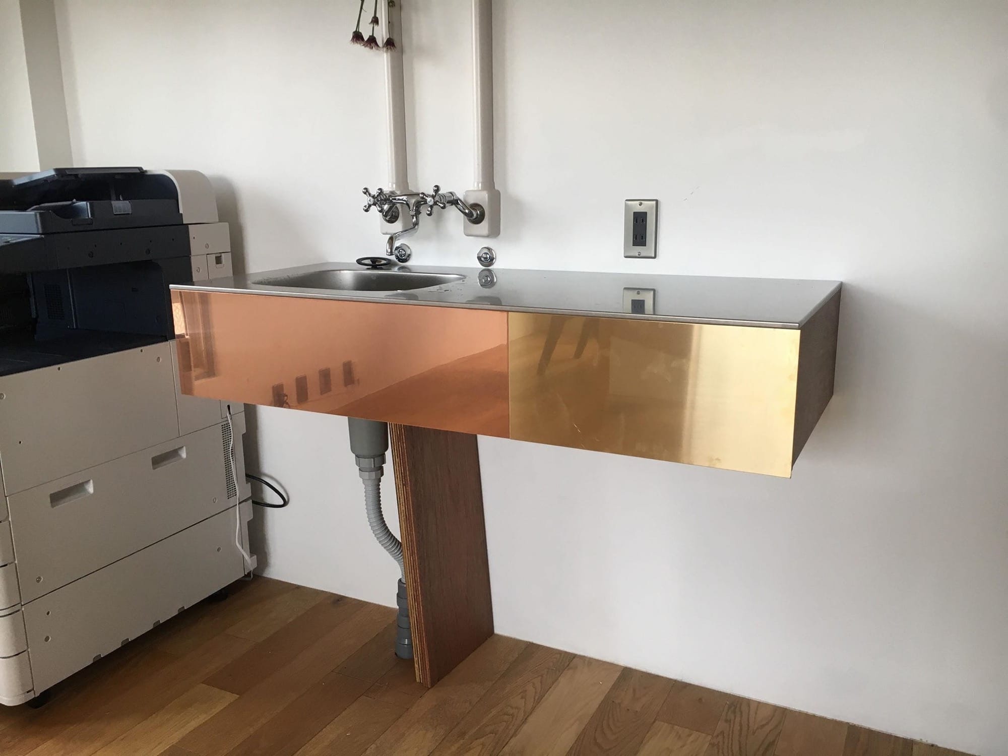 真鍮ラバーの経年変化を楽しむオリジナルキッチン | toolbox