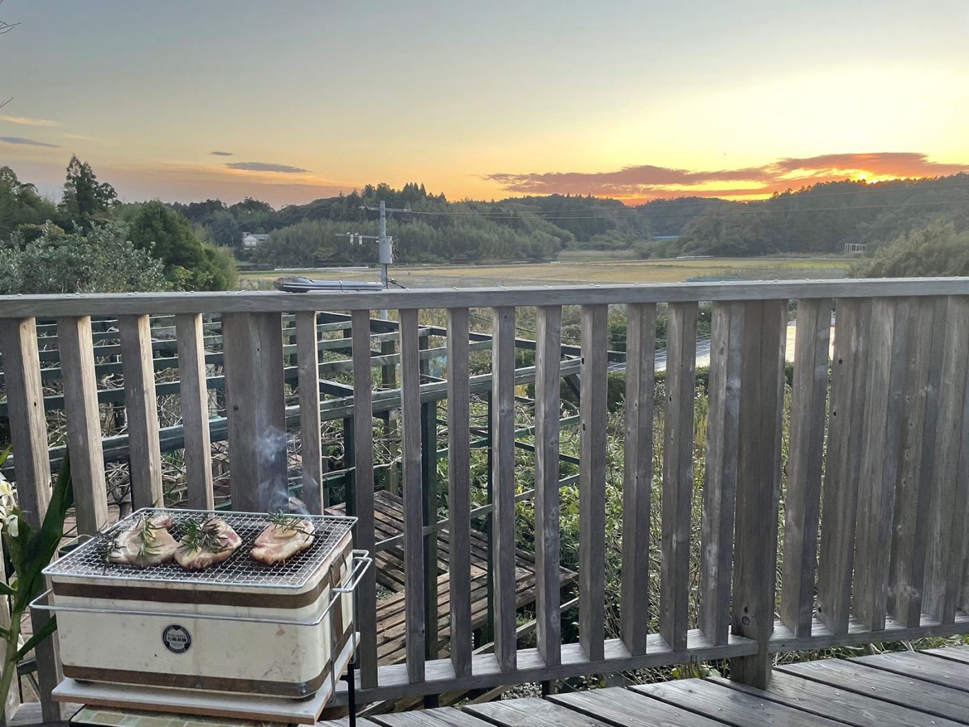 夕焼け空とバーベキュー。