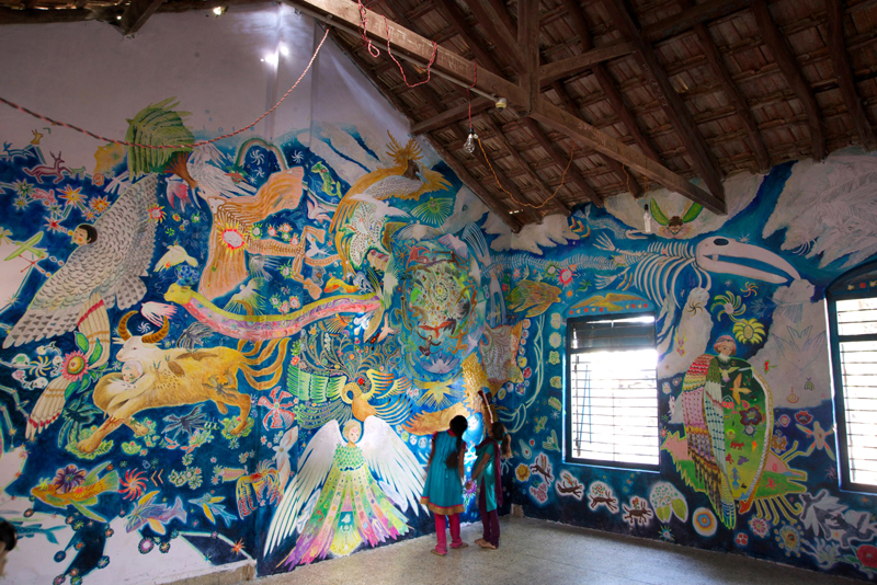 「Wall Art Festival 2003」Ganjad Village, Mandir, India （Photo：Toshinobu Takashima）