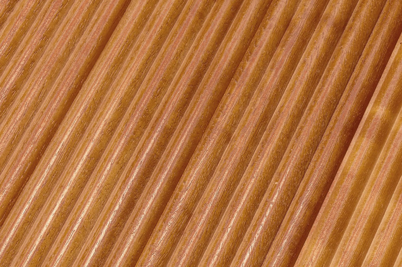 幅18mmピッチでかまぼこ型が並ぶ「チューブ」。（マット塗装）
