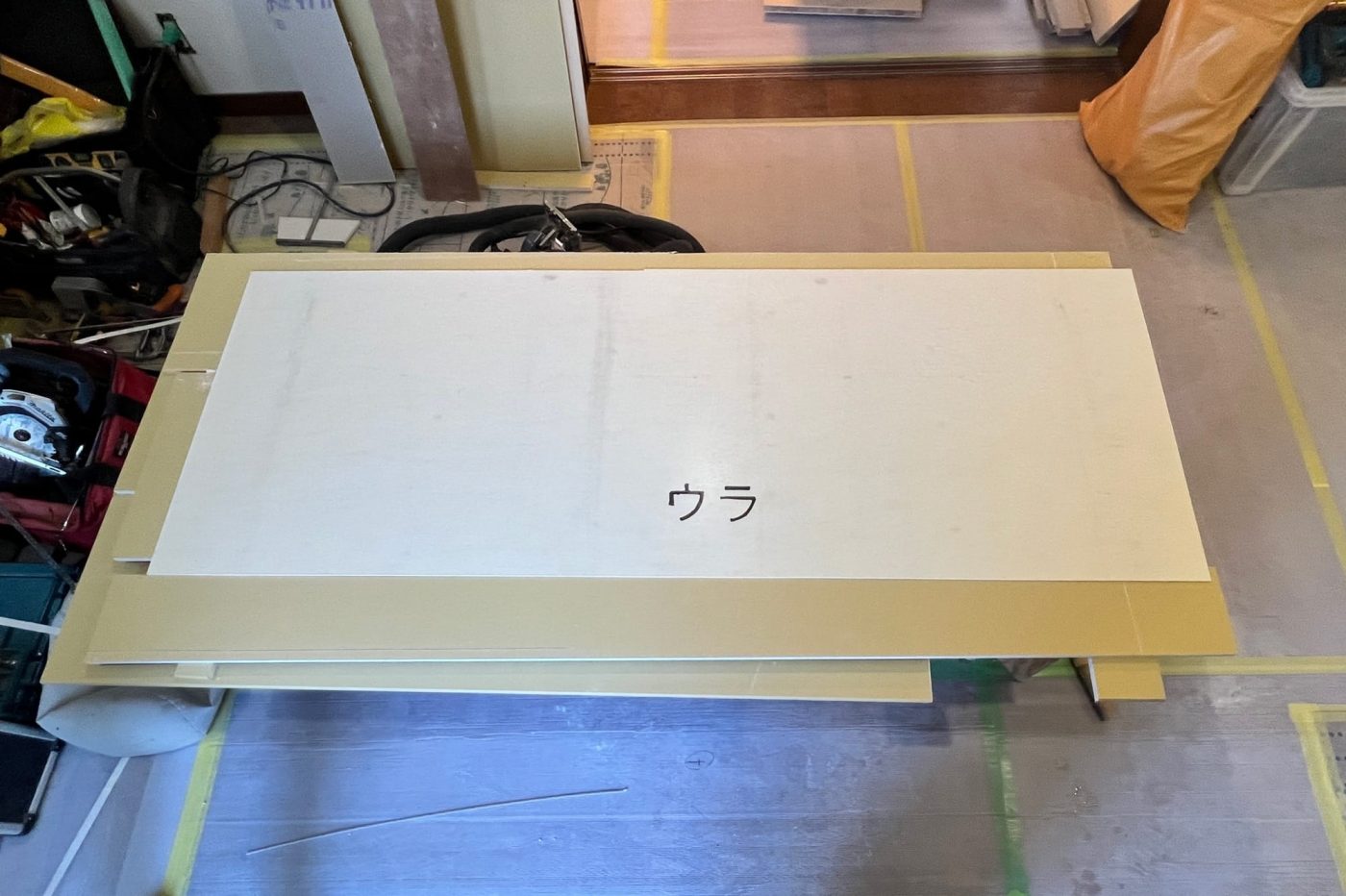 質感のよいキッチンの壁をつくるために「塗装のキッチンパネル」を貼ってみた16