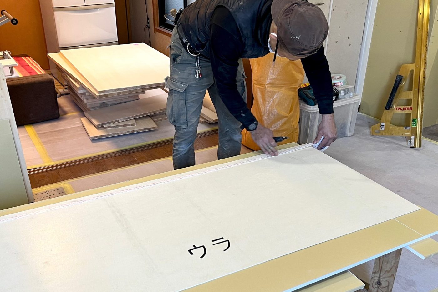 質感のよいキッチンの壁をつくるために「塗装のキッチンパネル」を貼ってみた27