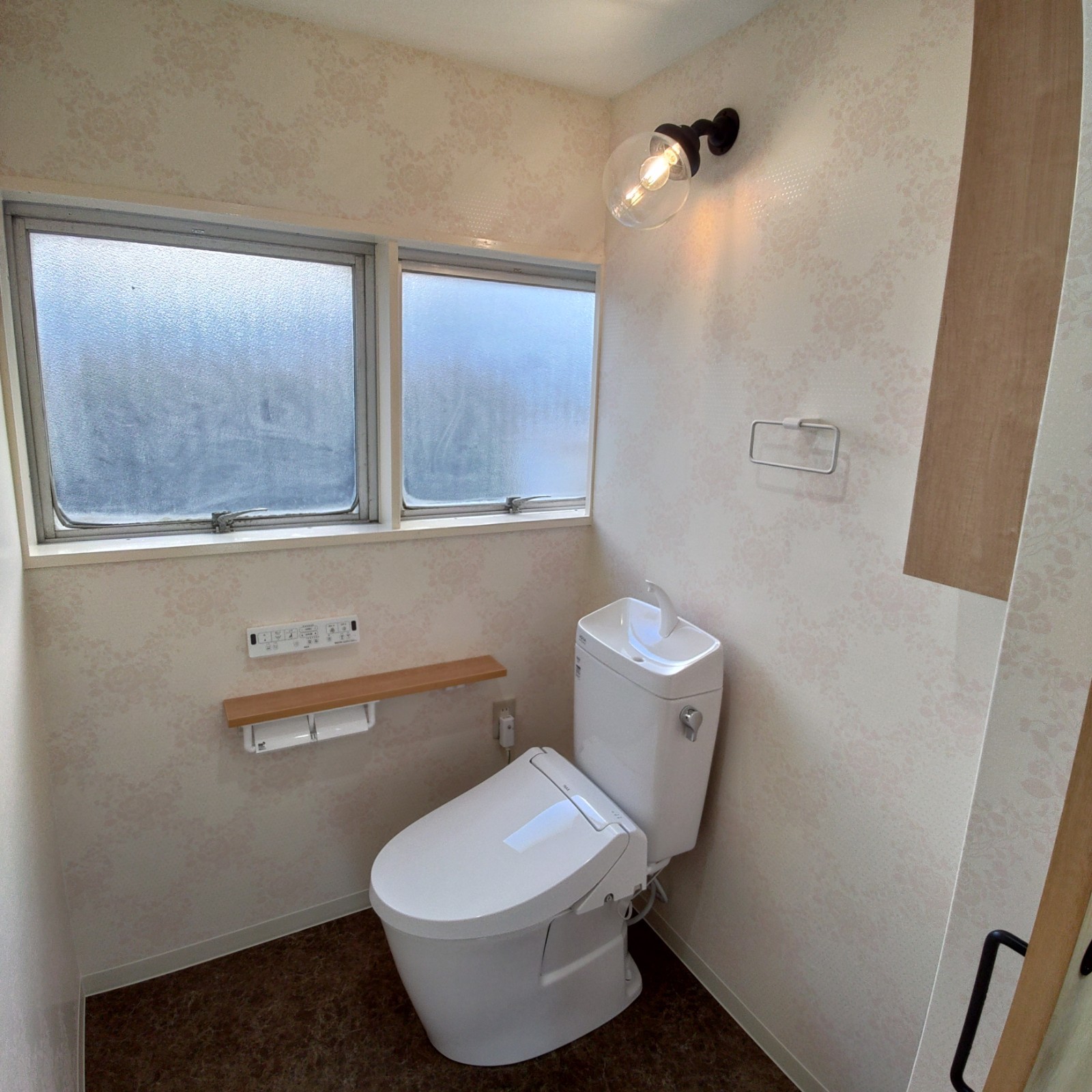 照明がキャッチ、トイレリフォーム | toolbox