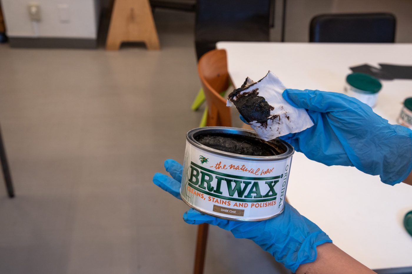 ホームセンターで合板を購入し、「BRIWAX」で塗装して棚板を仕上げてみた！73