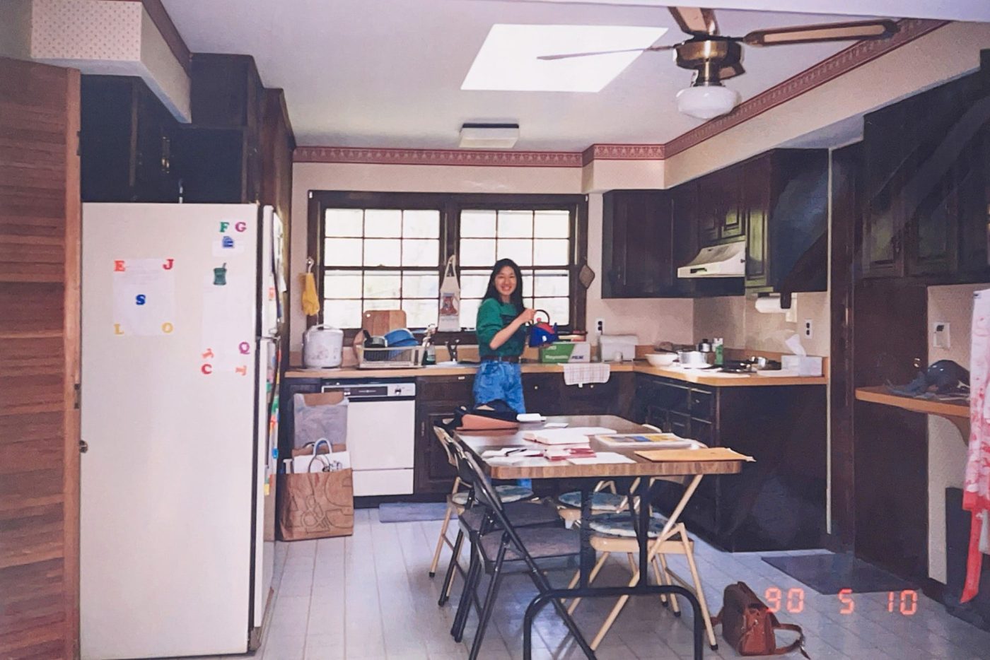 2度目の渡米時に住んでいた家のキッチン。こちらはダークトーンのキッチンでしたが、やはり木の天板。自宅をはじめ、友人宅でもステンレスのキッチンはあまり見かけなかった印象です。