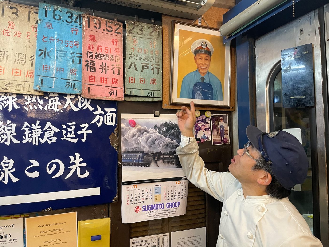 父親である初代名物駅長との思い出を語る2代目。カレーの売り上げを握りしめ、鉄道部品の販売会に行ったり、お酒やタバコを手土産に工場におしかけて〜なんて昭和の時代ならではの楽しいエピソードも聞かせていただきました。