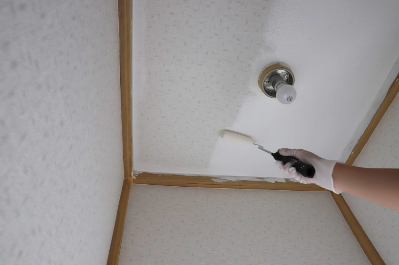 築古戸建のトイレ改装！壁と天井を『ベンジャミンムーアペイント』で塗ってみた110