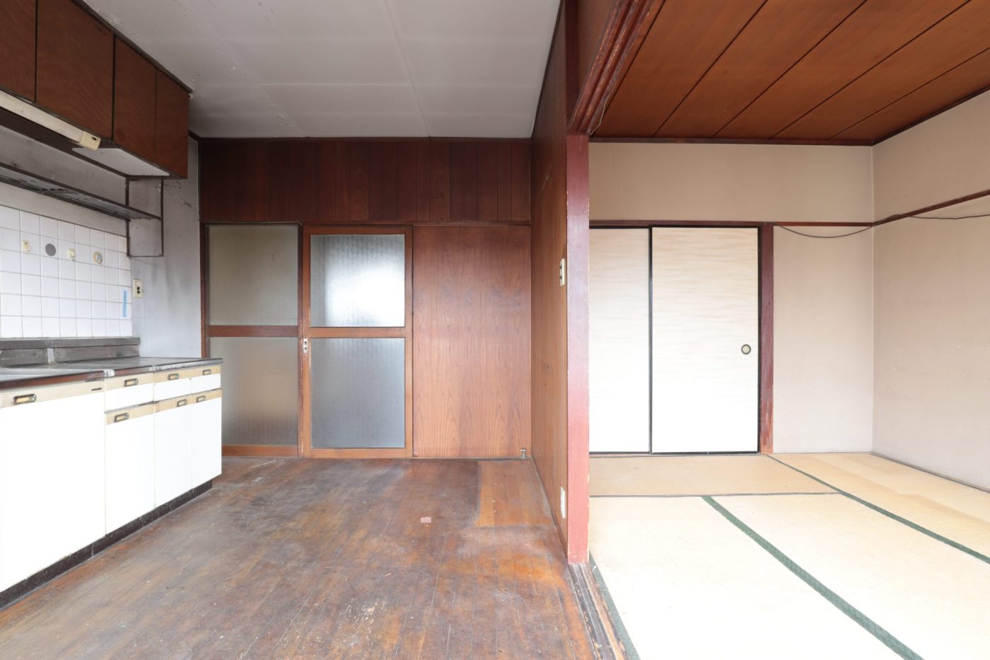 before。キッチンと和室が、間仕切り壁で区切られていました。