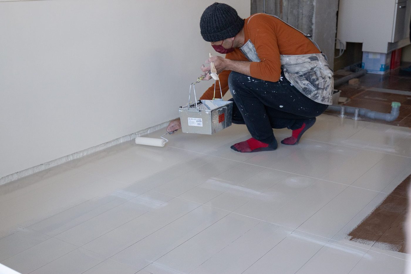 フローリングは塗りつぶし、荒板は縁側に再利用。「床リメイク」の実験！31