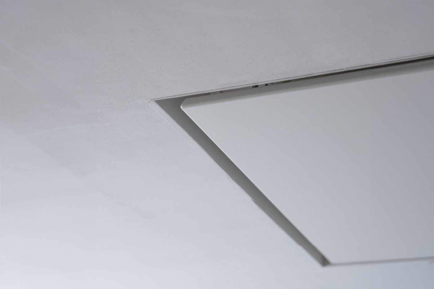 白い天井には、「整流板ホワイトタイプ」を。N90の半艷な仕上げ。