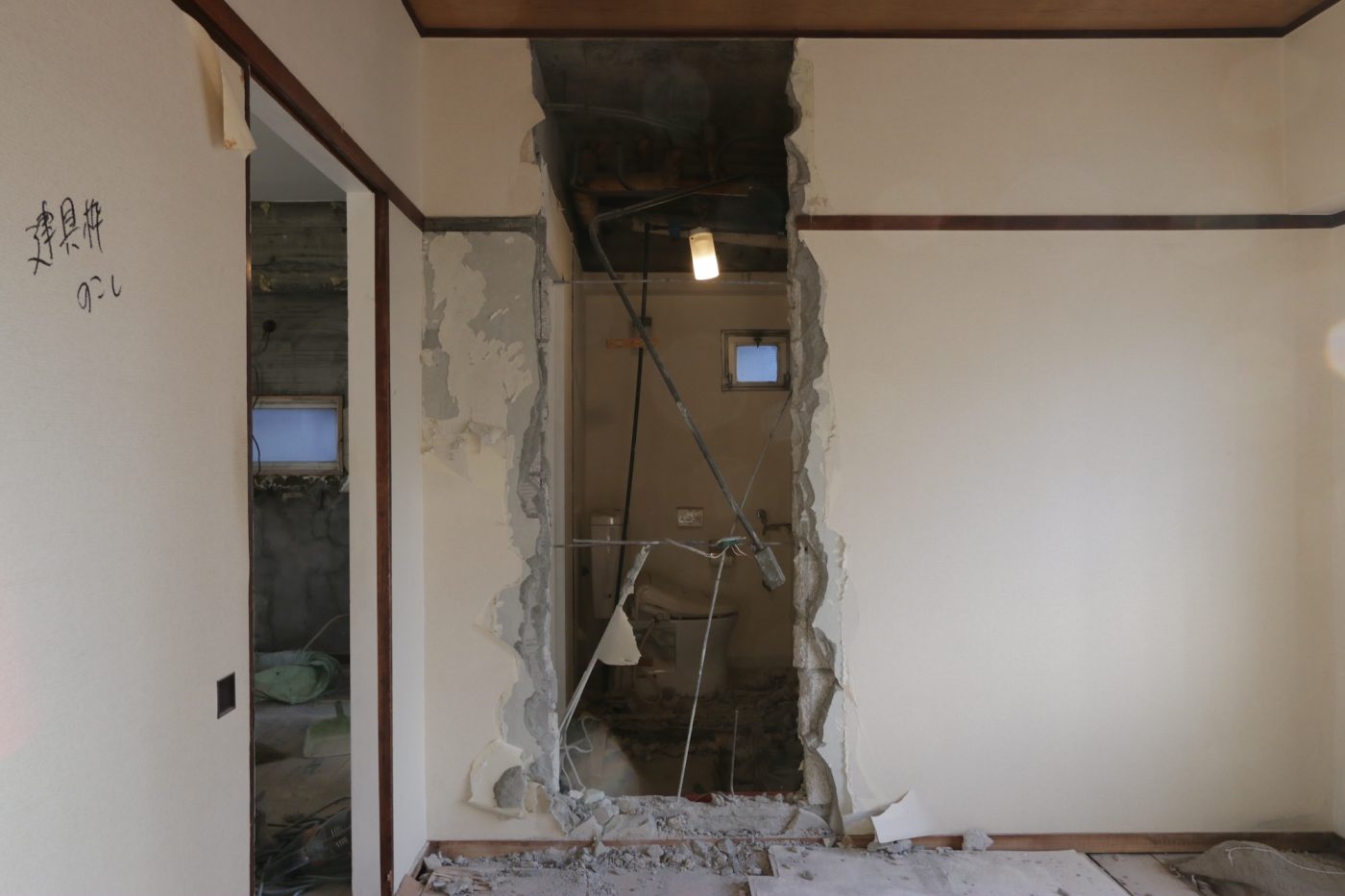 解体直後は寝室側から見るとこんな感じでした。（vol.2）