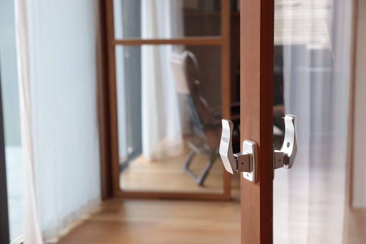 押すだけで開けられる操作性も気に入っていると話す『ワンタッチドアハンドル』。