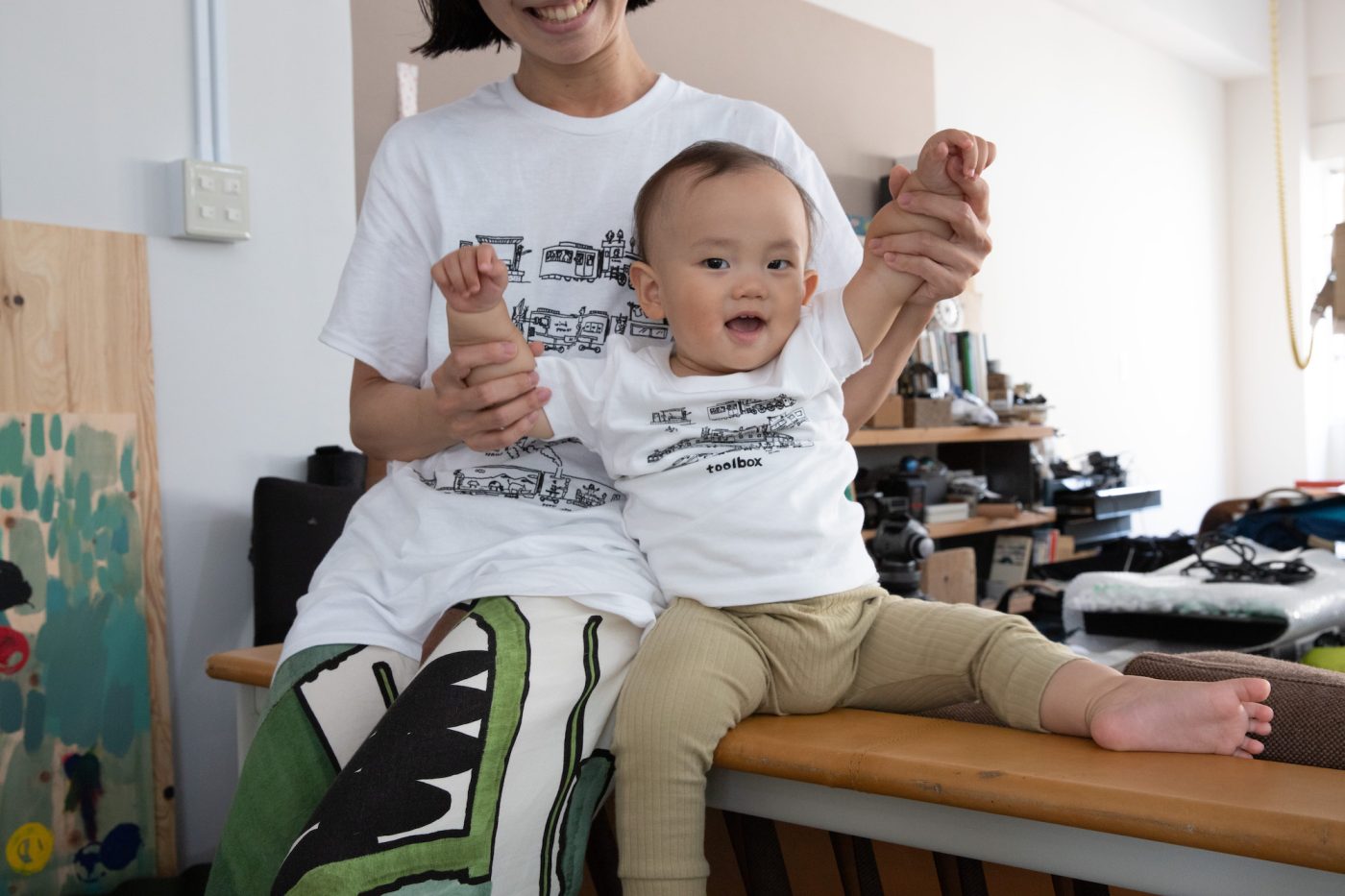 着用サイズ　大人：M　　子供：90　（90サイズのみ首元にスナップボタンがあります）