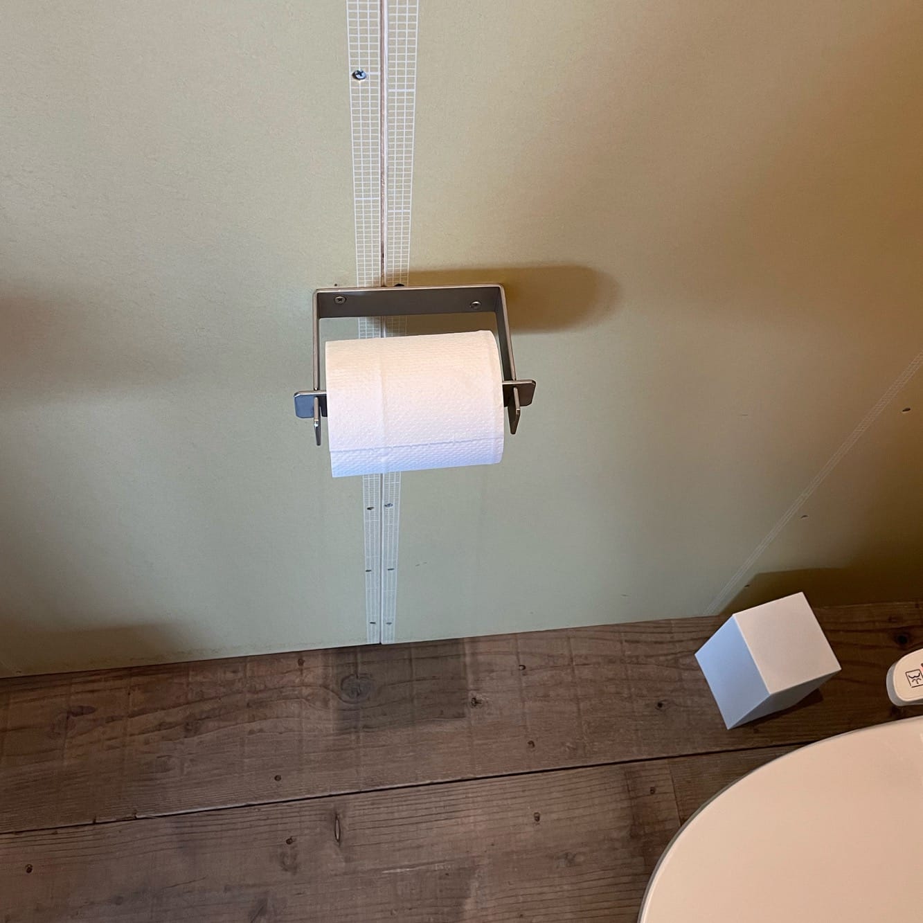 気になる壁の仕上げは石膏ボードむき出しのまま！