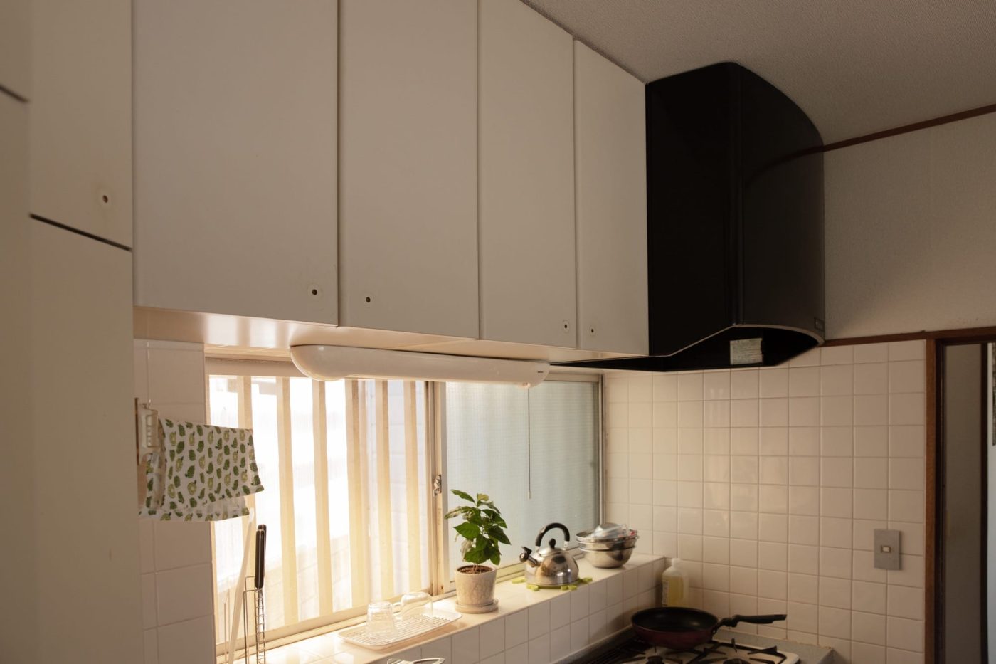 築古戸建のキッチンつまみを付け替えて、オープン収納に変えてみた！54