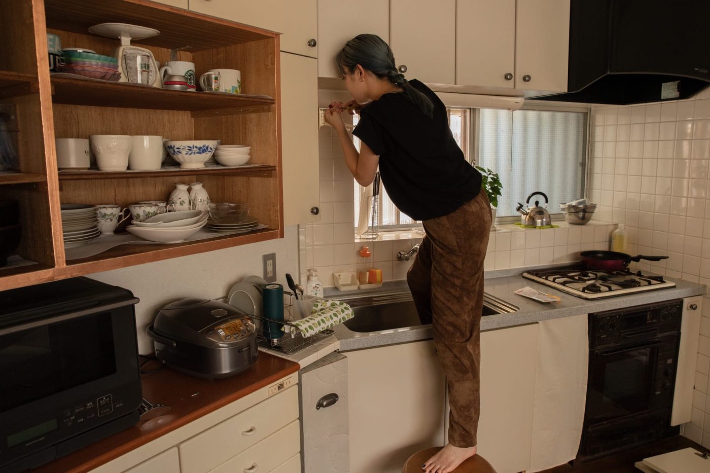 築古戸建のキッチンつまみを付け替えて、オープン収納に変えてみた！170