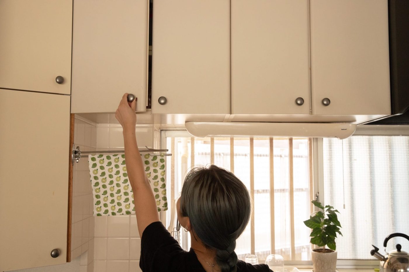 築古戸建のキッチンつまみを付け替えて、オープン収納に変えてみた！206