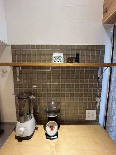 小さな平屋の真ん中に、木の天板のキッチンを Vol.2