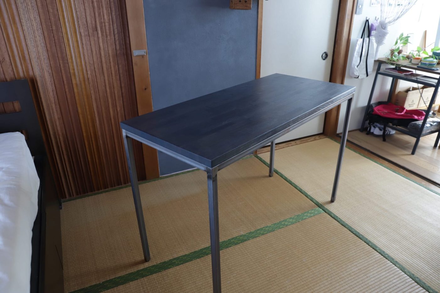 お気に入りの椅子に合わせて、“カラー天板”のデスクをつくってみた！198