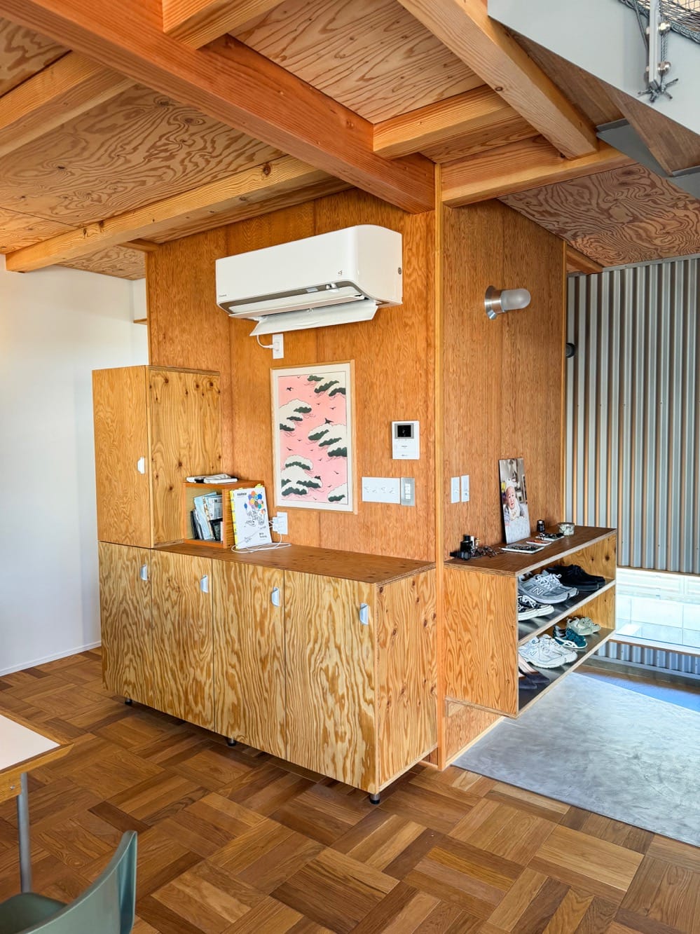 住宅っぽくないを目指して。施主自らデザインした「ラフな素材を楽しむ家」5
