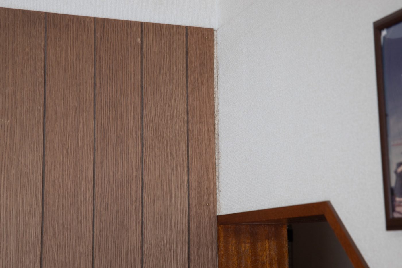 玄関入ってすぐの印象を変えたい。壁に「ウッドウォールパネル」を貼って塗ってみた！118