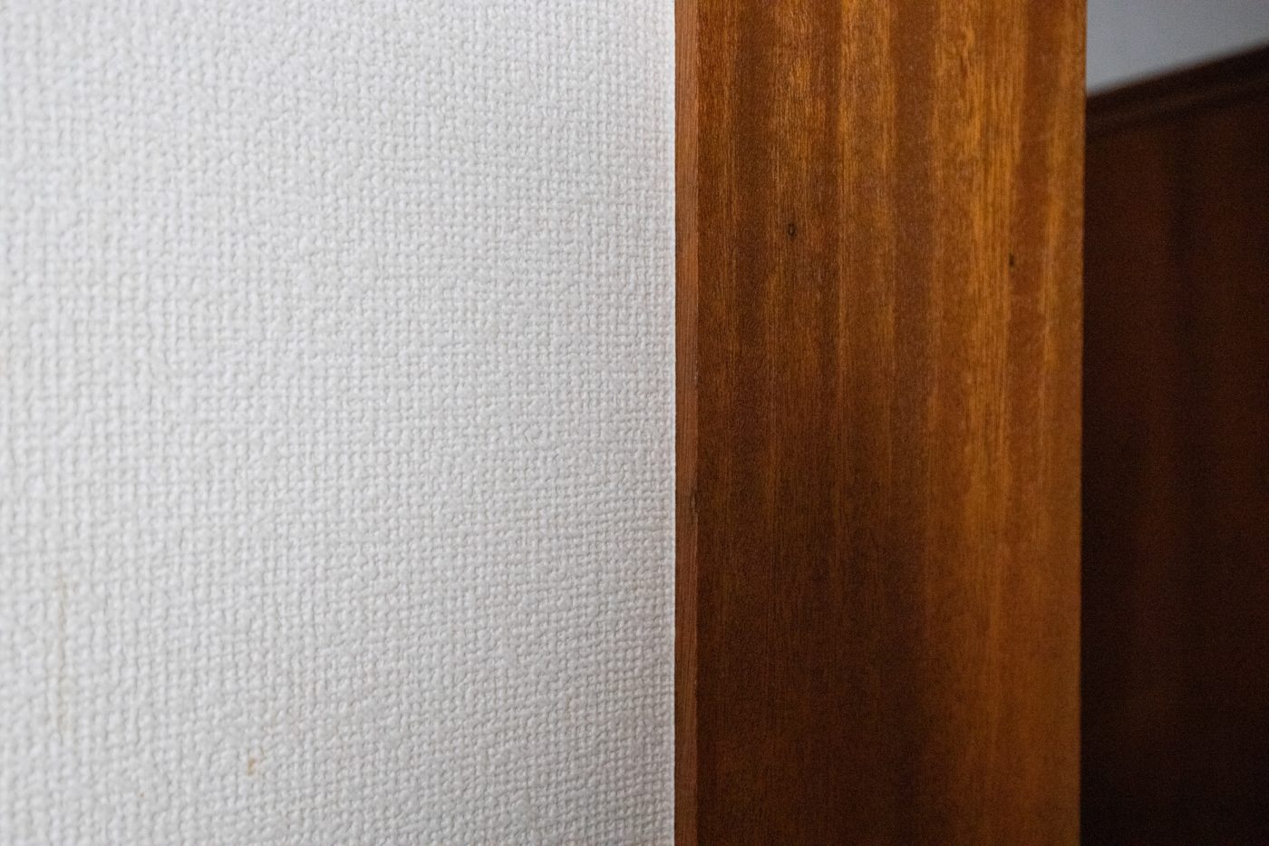 玄関入ってすぐの印象を変えたい。壁に「ウッドウォールパネル」を貼って塗ってみた！29