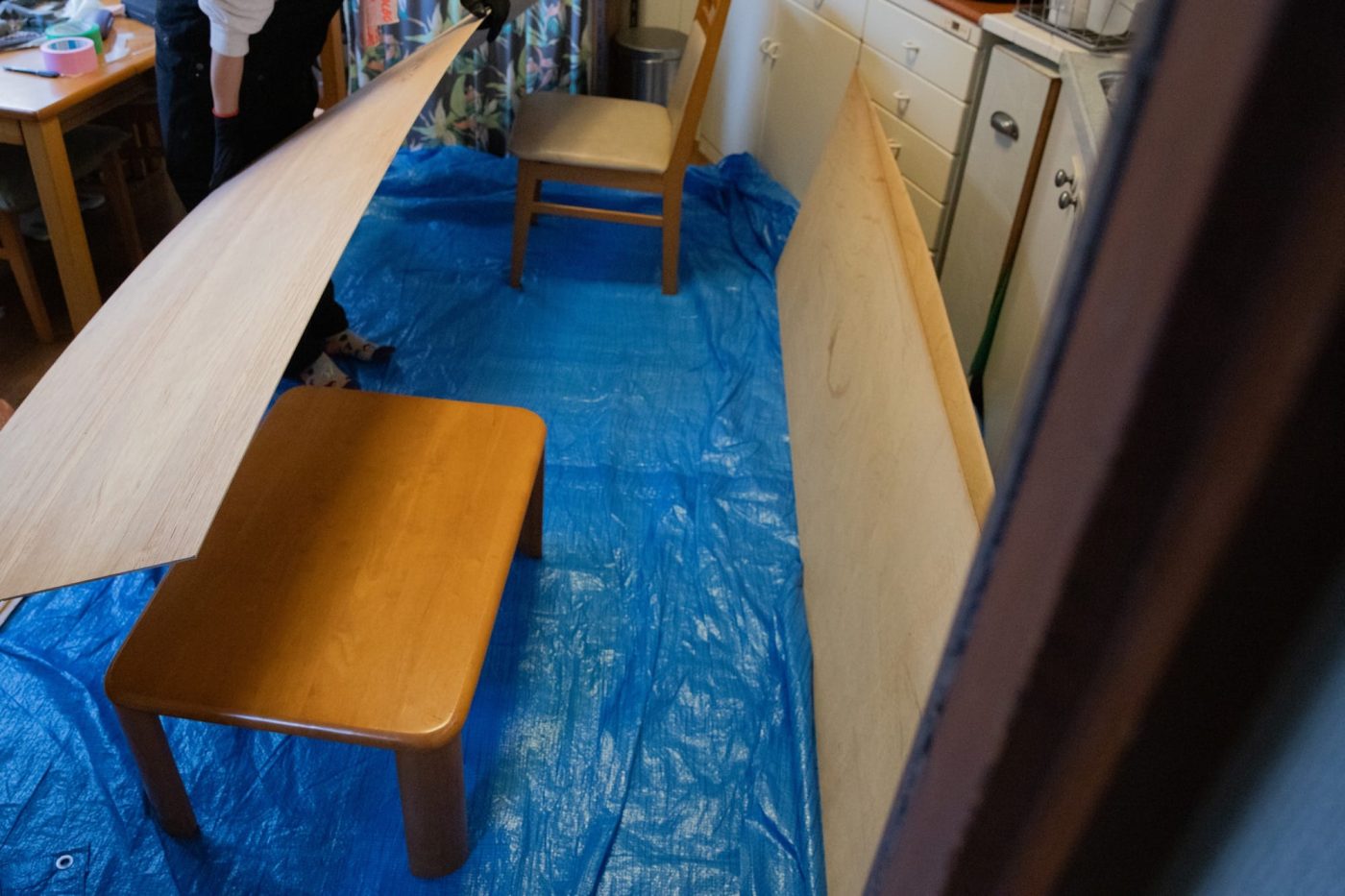 玄関入ってすぐの印象を変えたい。壁に「ウッドウォールパネル」を貼って塗ってみた！80