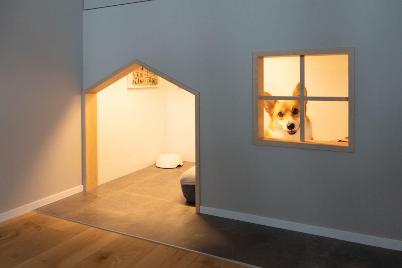 リビングの片隅に愛犬専用の小部屋を用意！家族全員が心地よく暮らせる住まい