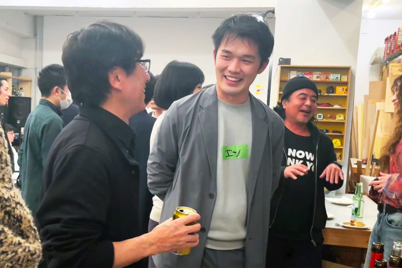 Open A代表の馬場と話す新卒メンバー