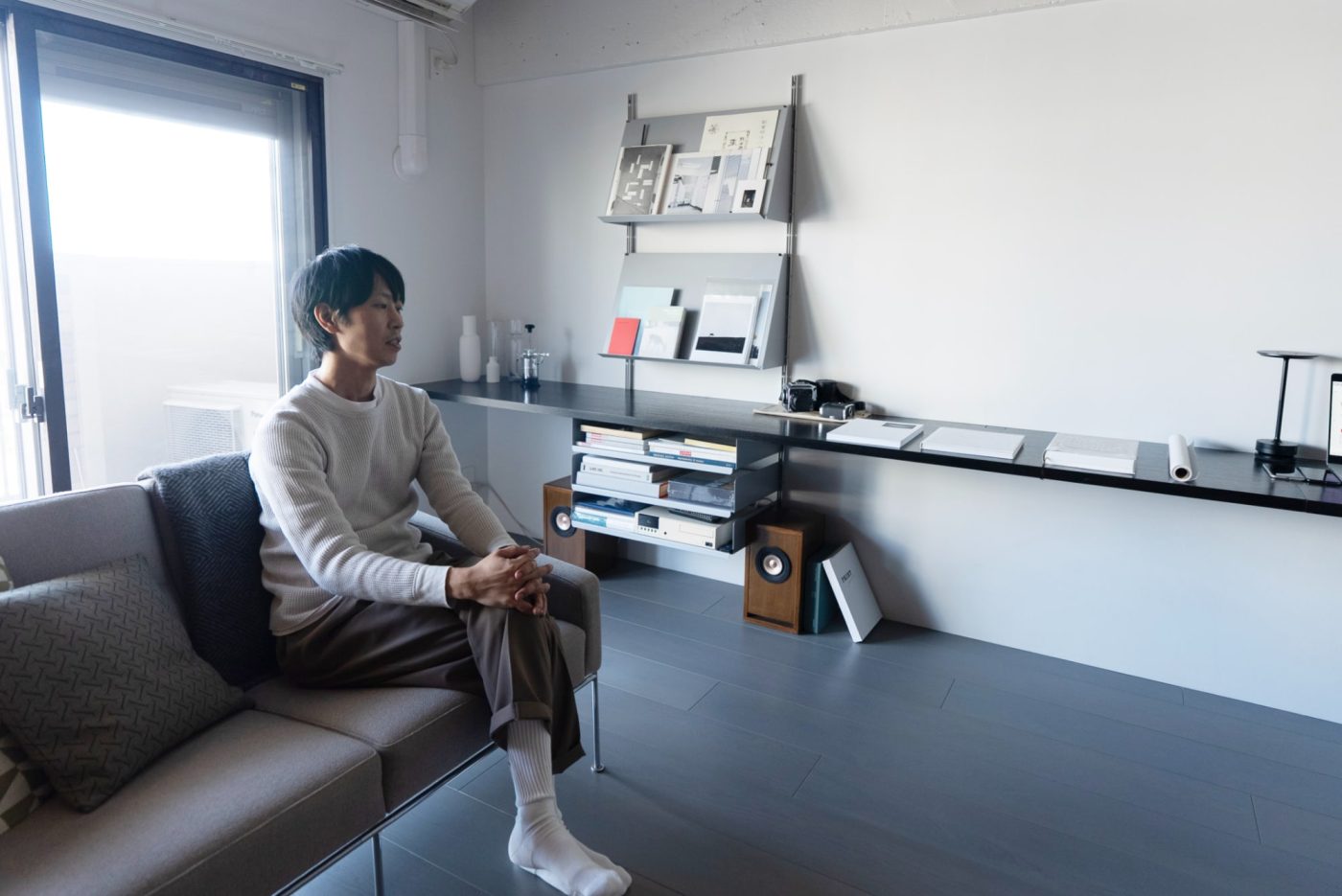 「とはいえ北欧家具は大好き。和の空間との相性もいいんです」と広野さん。ソファはアルネ・ヤコブセンによる「SERIES 3300」。