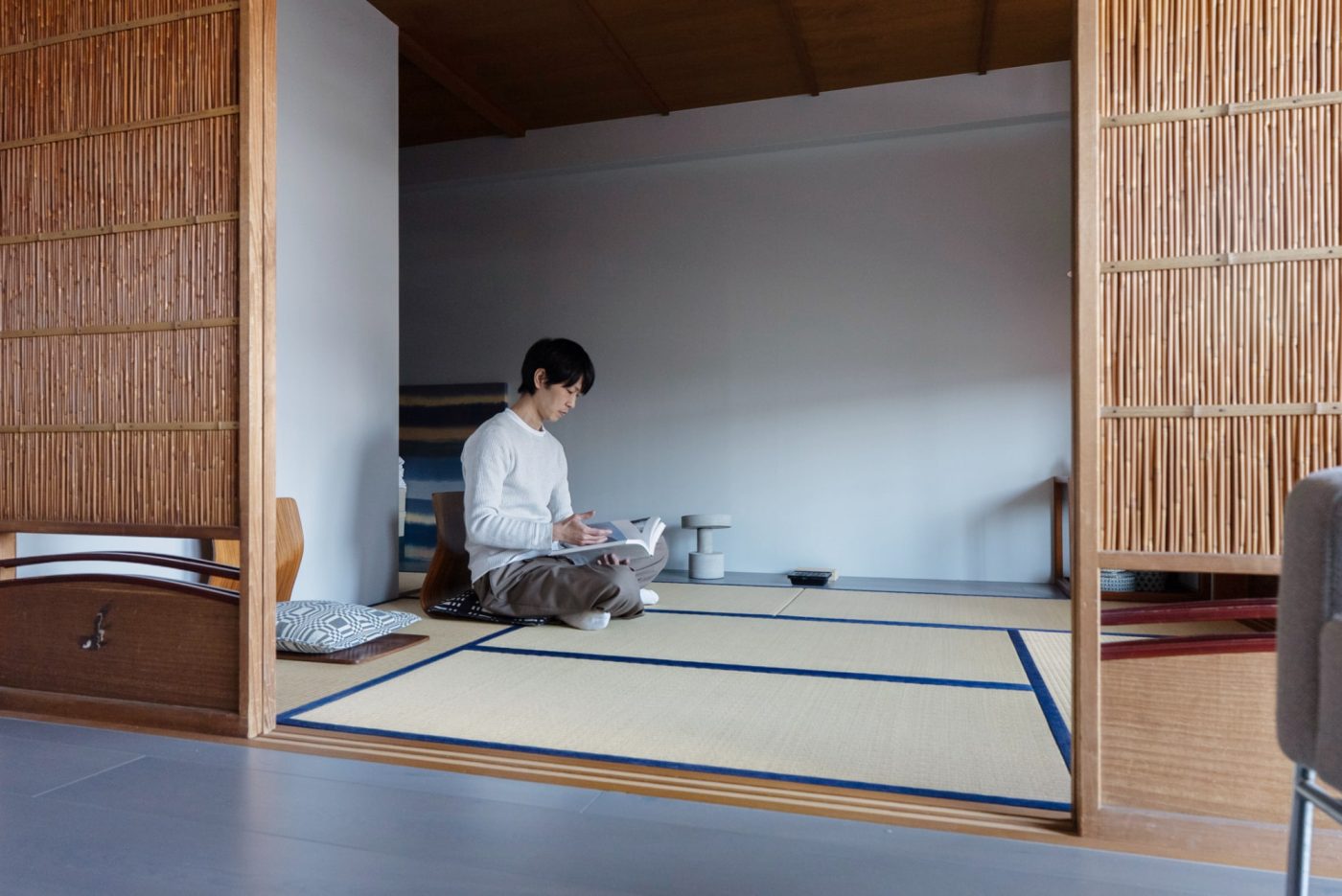 畳はサイズを指定してオーダー制作。畳の縁のラインと建具の位置が揃っていて気持ちがいい。