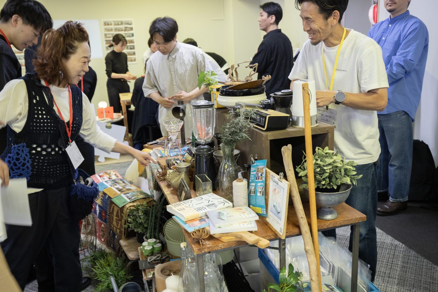 「これ何ですか？」とまるで業者のように大量に購入していくお客さんの姿もありました。