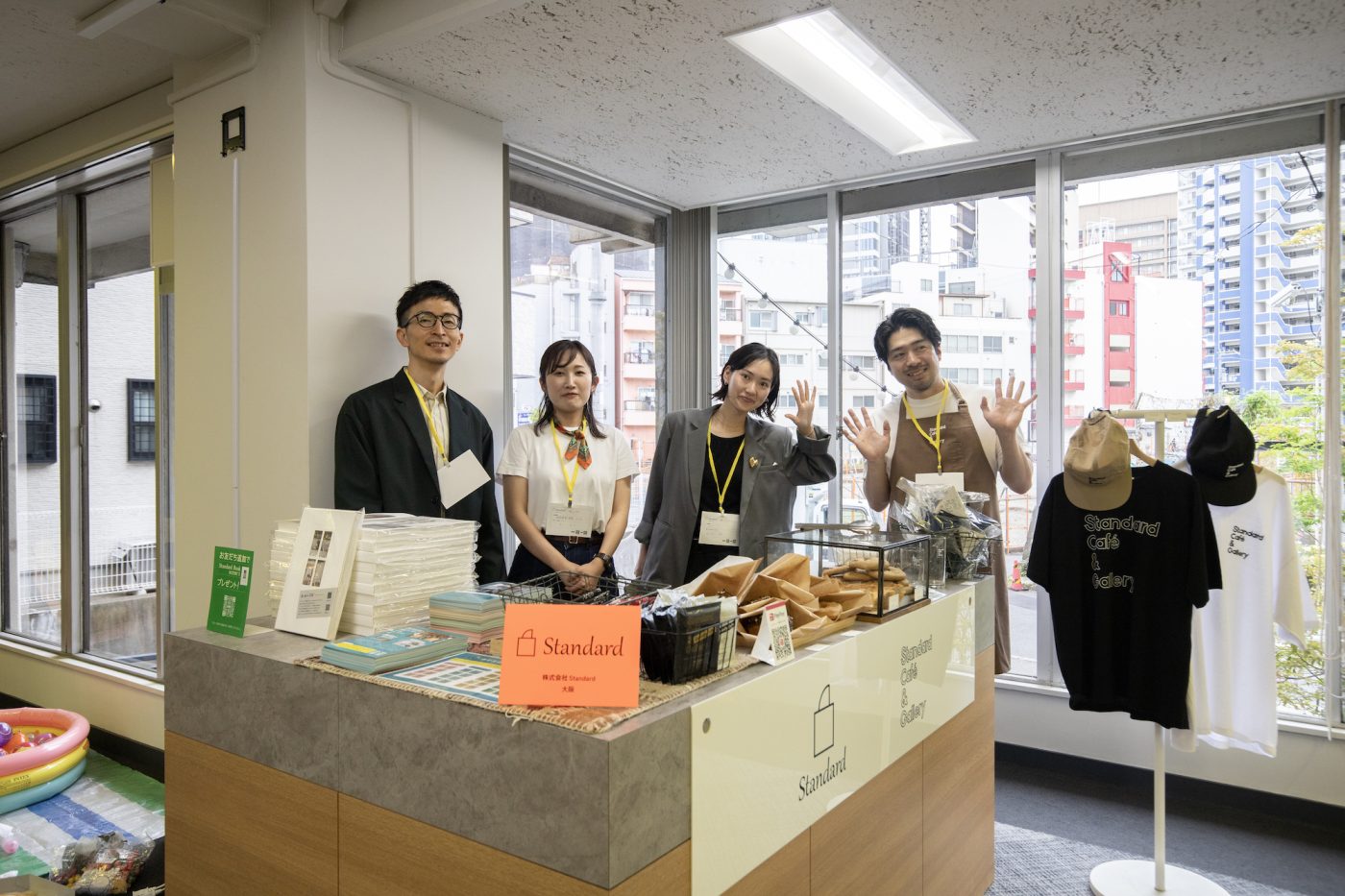 大阪・吹田を拠点にする「Standard」。自社運営の「Standard Café & Gallery」のスイーツを販売。