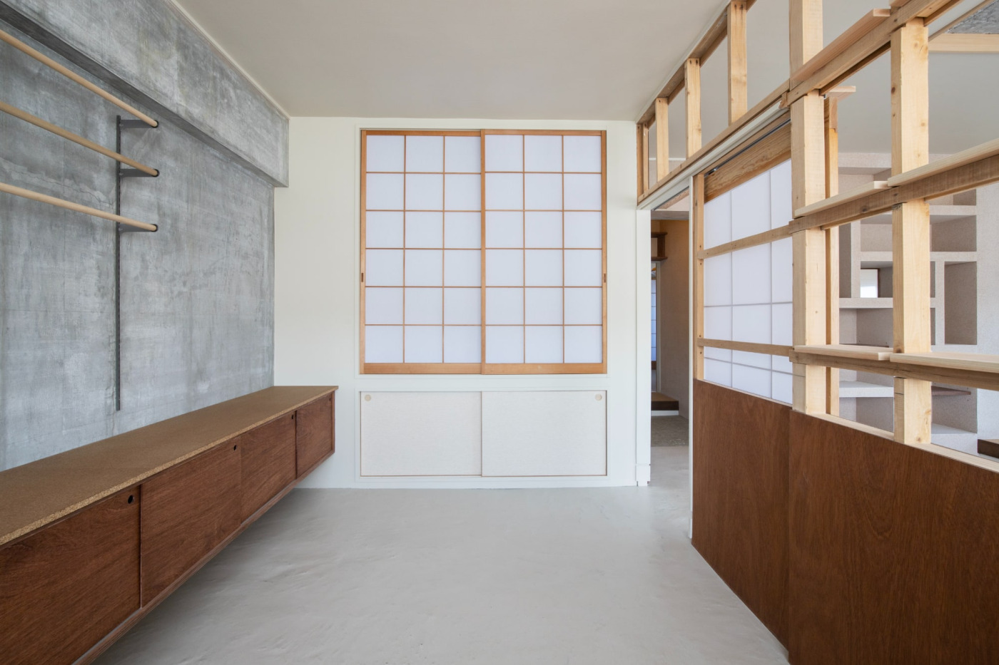 障子は、バルコニー側の部屋で使われていたものを再利用。