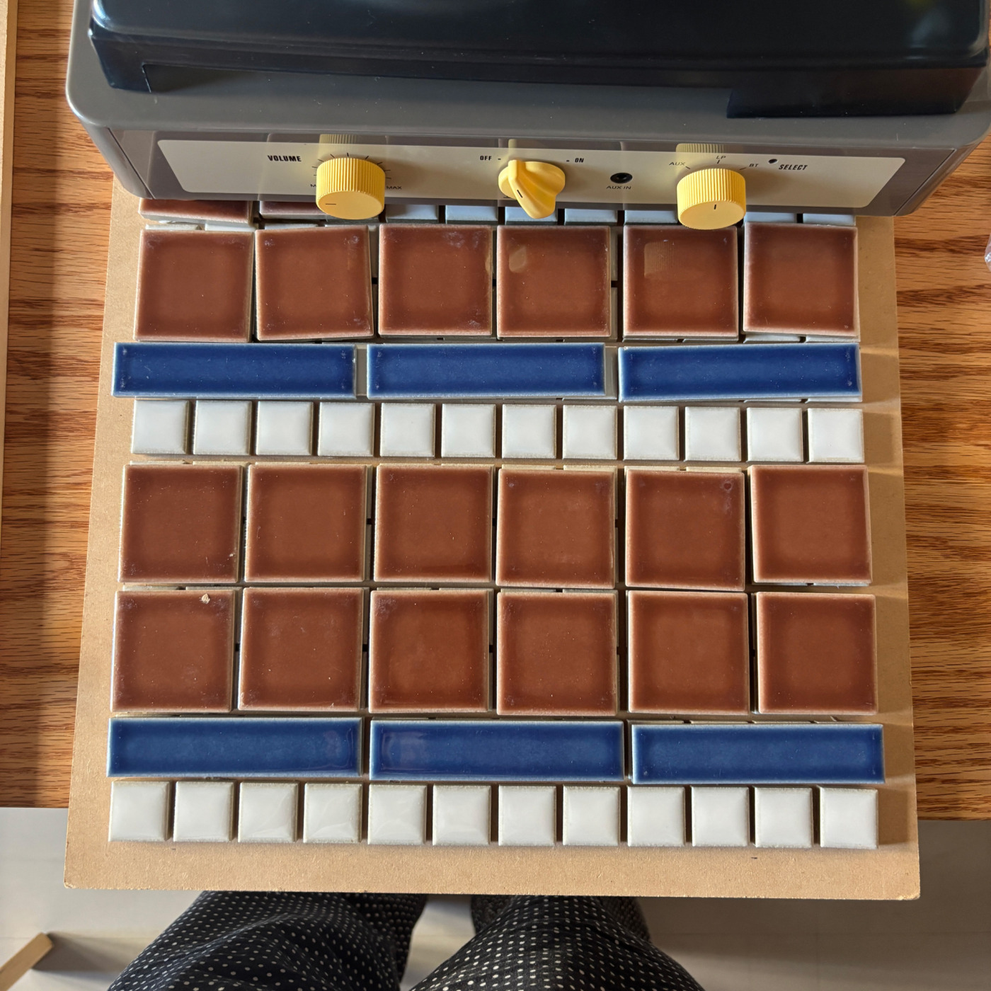 レコードとプレーヤーを飾りながら収納できる「レコードラック」を合板とタイルでつくってみた！9