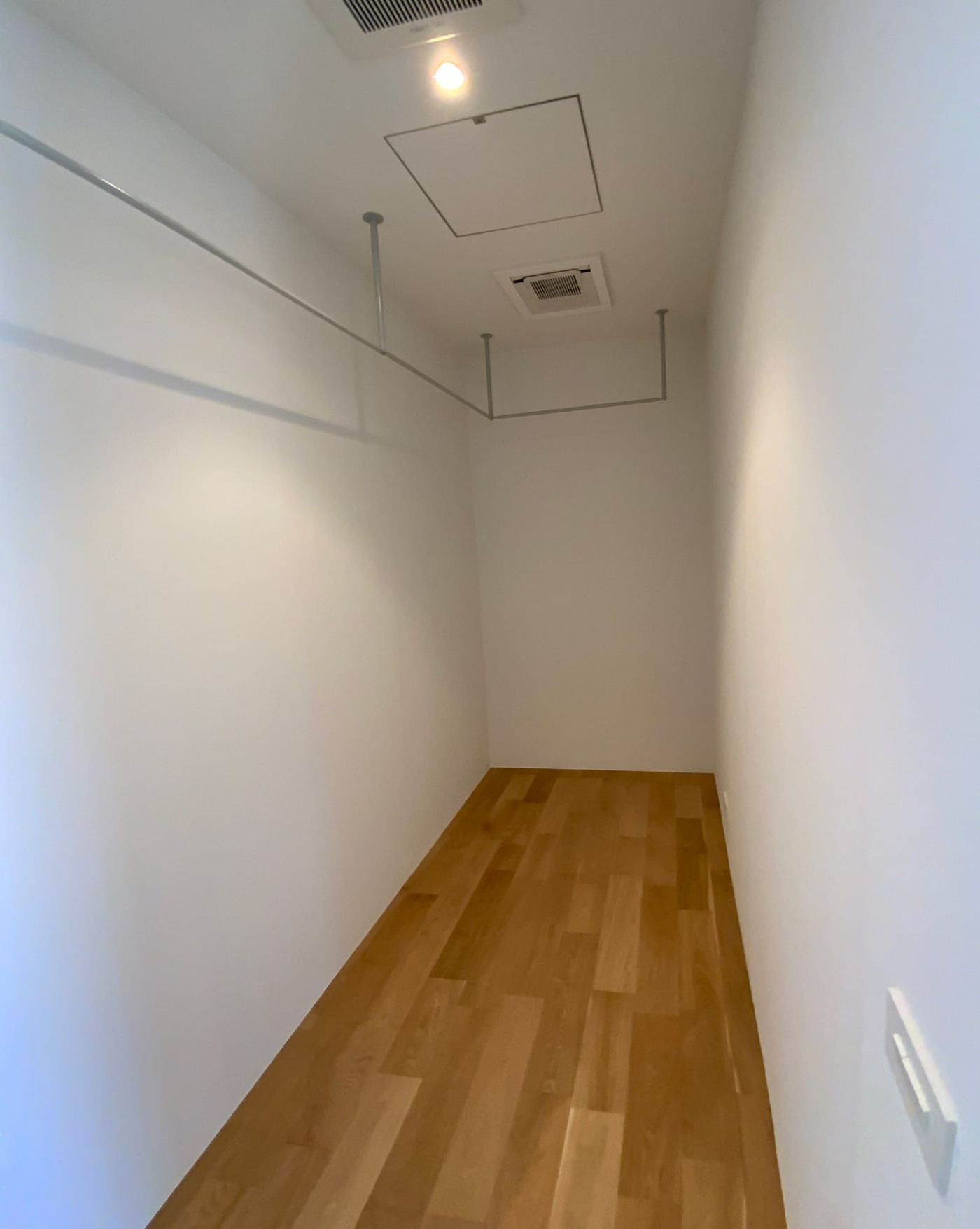緑を取り入れた南房総の平屋暮らし。ラワンの既製品と造作との一体的感が予算コントロールの鍵に17